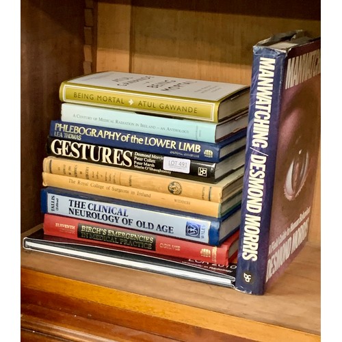 491 - 10 VOLUMES OF MEDICAL REFERENCE BOOKS AND OTHER. INCL. DESMOND MORRIS: Gestures: Their Origins and D... 