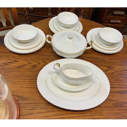 375 - A SET OF ROYAL ALBERT VAL D'OR DINNERWARE - 6 DINNER PLATES, 6 SIDE PLATES, 5 BREAD PLATES, 6 BOWLS,... 