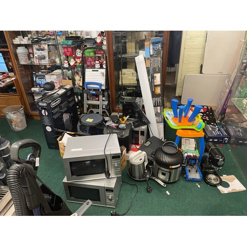 193 - QTY OF DGD REPAIRABLES INC. MICROWAVE, LED STRIP LIGHTS, DELONGHI RADIATOR, STAND MIXER, SHARK HOOVE... 