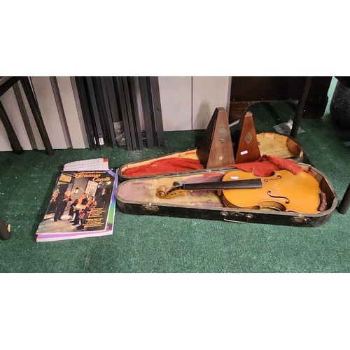 260A - CASED VIOLIN AND 2 METRONOMES (ALL REQUIRE ATTENTION)