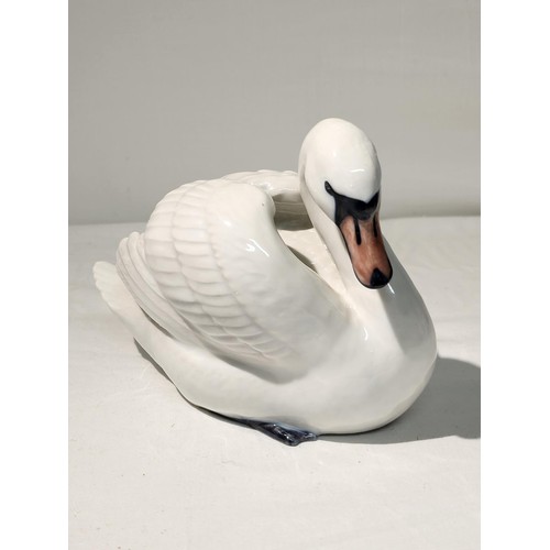 267 - Royal Copenhagen 359, swan  H.12 cm B. 16