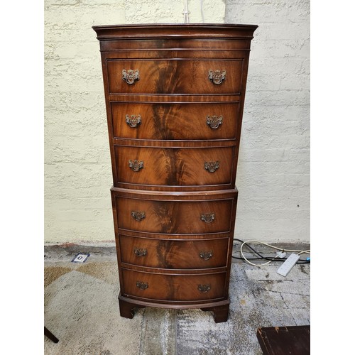 392 - MAHOGANY SMALL BOW FRONT CHEST ON CHEST (SIX DRAWERS)