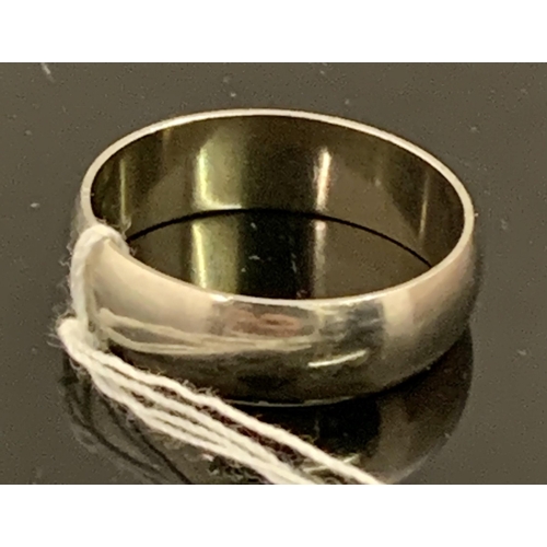 427 - 18CT WHITE GOLD BAND SIZE Q/R (5.4G)