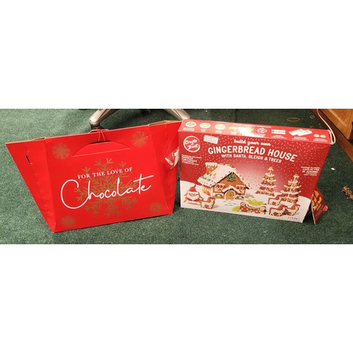 31 - BOXED BUILD YOUR OWN GINGERBREAD HOUSE WITH SANTA SLEIGHS/TREES TOGETHER WITH A LUXURY CHOCOLATE GIF... 