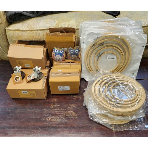 219 - A QTY OF ROUND EMBROIDERY RINGS, ANIMAL HOOKS AND HANGING DISPLAY OWLS ALL AS/NEW