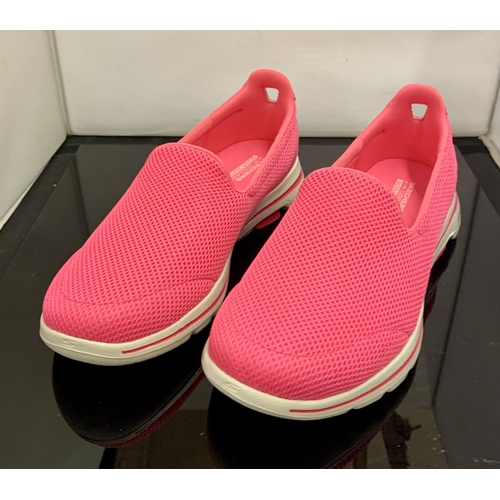 180 - PAIR OF SKECHERS G-WALK 5 GOGO MAT SLIP ON TRAINERS - UK4.5 - HOT PINK