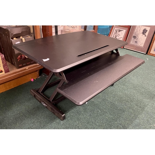 204 - SEVILLE CLASSICS AIR LIFT PRO DESK TOP RISER - TABLE TOP RISER FOR USE WHEN STANDING AT A DESK