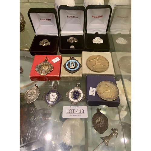 413 - VARIOUS VINTAGE MEDALS, BADGES & AWARDS -FOOTBALL, DANCING, CUNARD ET