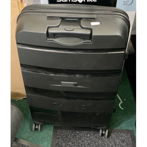 246 - LARGE AMERICAN TOURISTER HARDSIDE SUITCASE IN BLACK