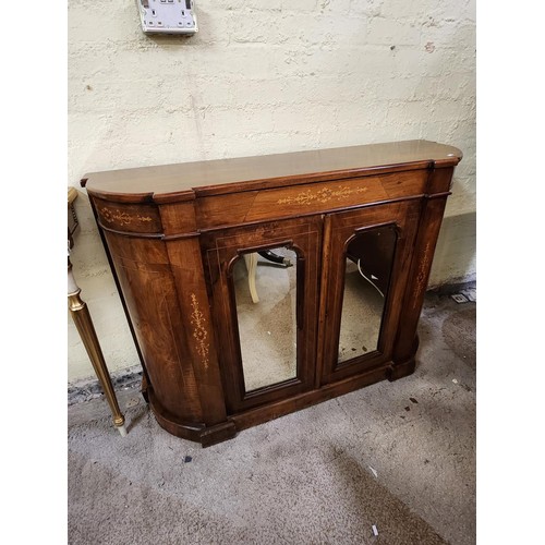 290 - A VICTORIAN  MIRRORED DOOR CREDENZA- MOULDED EDGE WITH INLAID FRIESE ABOVE A PAIR OF CURVED STRUNG I... 