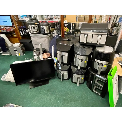 243 - VERY LARGE QTY OF DGD REPAIRABLES INC DUAL BASKET AIR FRYERS GOURMIA AIR FRYERS, SHREDDERS, LAMPS, S... 