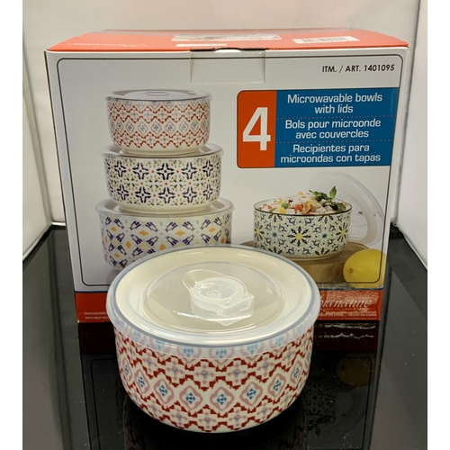 117 - BOXED SET OF 4 SIGNATURE LIVING MICROWAVEABLE BOWLS WITH LIDS