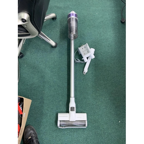 172 - SAMSUNG JET 70 TURBO VAC CLEANER WITH CHARGER - BATTERY FAULT