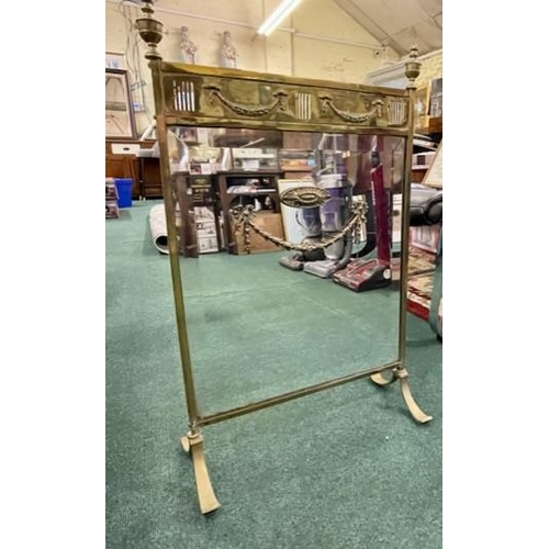 342 - A REGENCY BRASS FIRE SCREEN WITH SWAGS & RAISED FINIALS