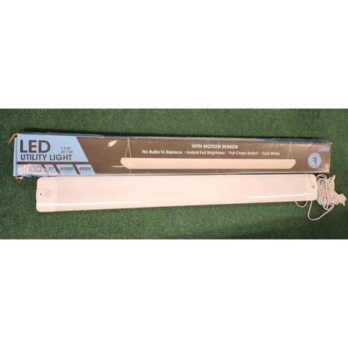 225A - BOXED FEIT ELECTRIC LED UTILITY LIGHT 1.2M