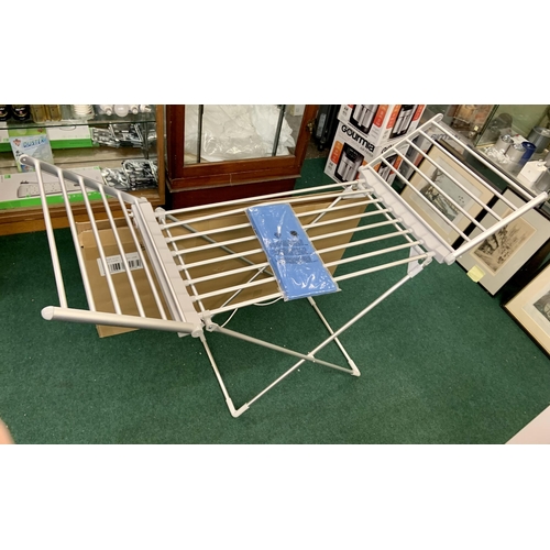 184 - BOXED  VYBRA SOLUTIONS 20 RAIL AIRER WITH COVER