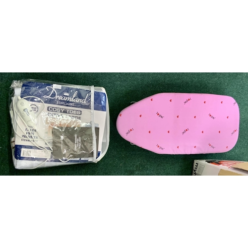 253 - DREAMLAND COSYTOES HEATED UNDER BLANKET KINGSIZE 150X144CM BAG  MANUAL AND A MINI IRONING BOARD -BOT... 