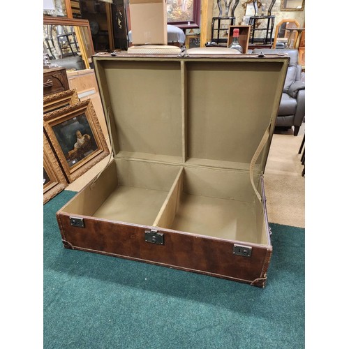 323 - A LARGE RECTANGULAR LEATHER BOUND COFFEE TABLE IN THE SHAPE OF A TRAVELLING TRUNK - 2 PAIRS OF LEATH... 