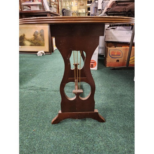 346 - A TEAK RED LEATHER INLET TOP DROP LEAF SWIVEL OCCASIONAL TABLE WITH HARP END LEGS