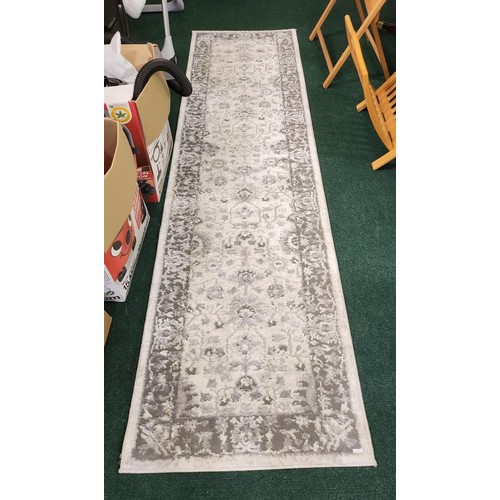 254 - HENLEY EDMONT SILVER/WHITE RUNNER CARPET - L:261 W:96CMS