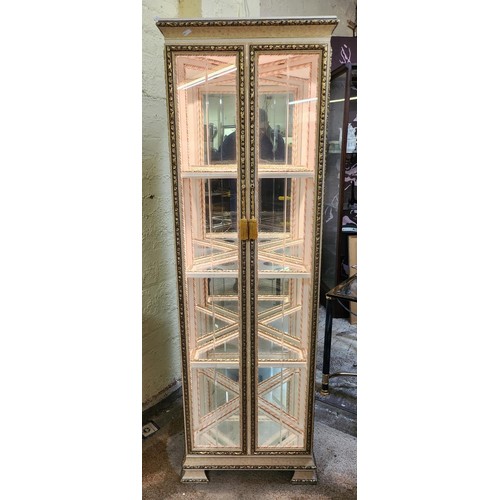 377 - AN UNUSUAL GLAZED AND MIRRORED TRIANGULAR DISPLAY CABINET - WITH MAGNETIC CLOSING DOORS - 3 FITTED F... 