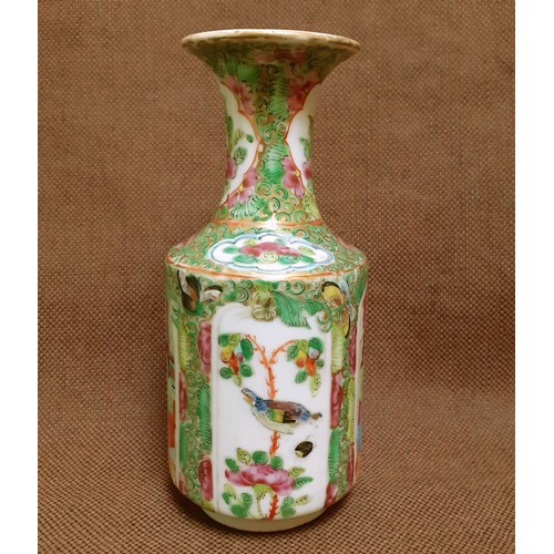 233 - A CHINESE CANTON VASE, 19TH C. H:16CM