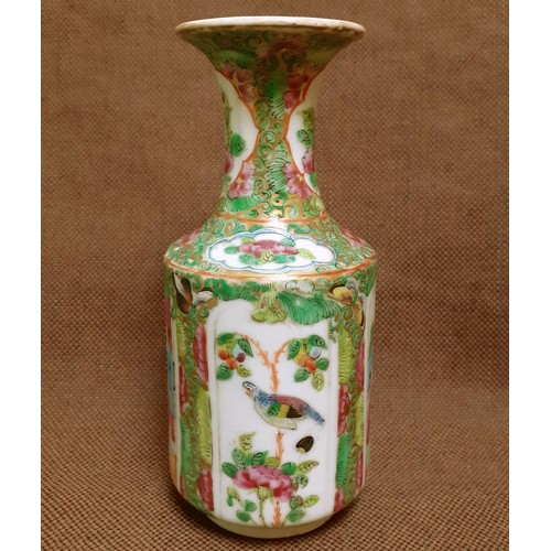 233 - A CHINESE CANTON VASE, 19TH C. H:16CM