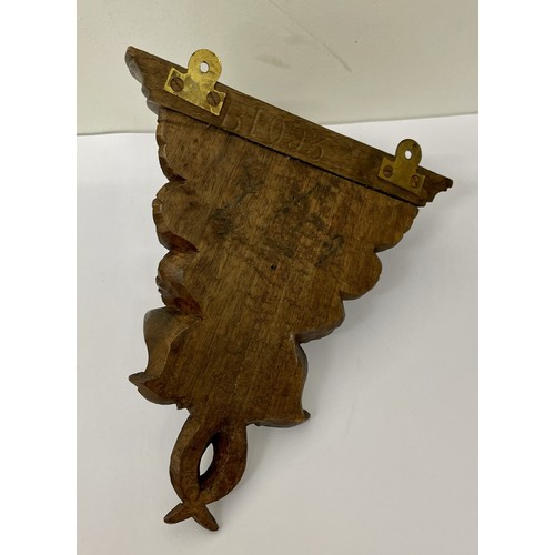 235 - A WOODEN WALL BRACKET DECORATED WITH A CHERUBS HEAD - H:19.5CMS