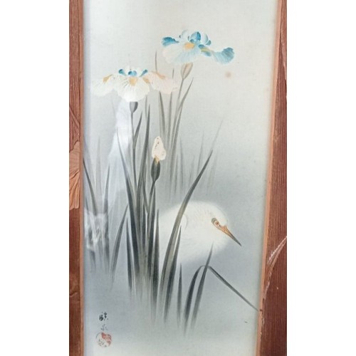 315 - A PAIR OF JAPANESE HERON PRINTS INCORPORATED INTO WOODEN FRAMES C.1900 - FRAMES - H: 79CMS