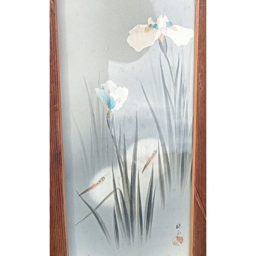 315 - A PAIR OF JAPANESE HERON PRINTS INCORPORATED INTO WOODEN FRAMES C.1900 - FRAMES - H: 79CMS