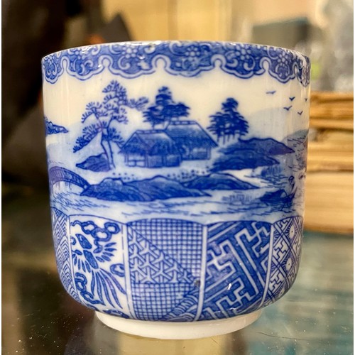 308 - A BLUE AND WHITE ANTIQUE CHINESE TEA CUP AND SAUCER