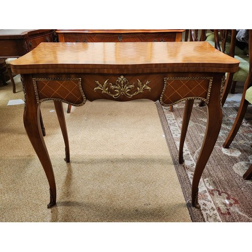 196 - A PARQUETRY INLAID TURNOVER TOP CARD TABLE WITH BAIZE INTERIOR - ORMOLU MOUNTS IN THE MANNER OF H&L ... 