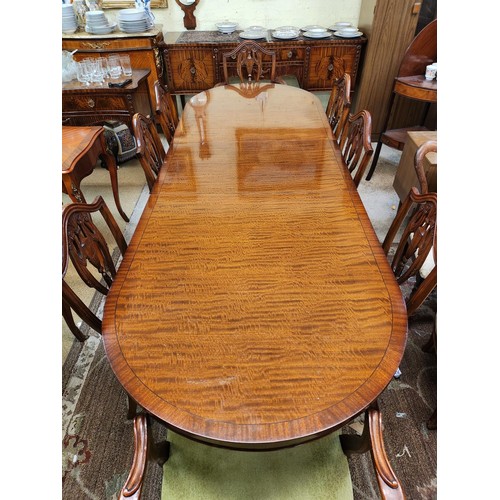 203 - A FINE H&L EPSTEIN DINING GROUP - A MAHOGANY OVAL ENDED DINING TABLE WITH TWO EXTRA LEAVES ON TRIPOD... 