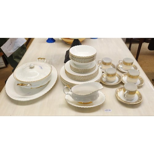 290 - A ROYAL ALBERT VAL D'OR BONE CHINA DINNER SET - 28 PIECES TOGETHER WITH 5 X WEDGWOOD MARGUERITE COFF... 