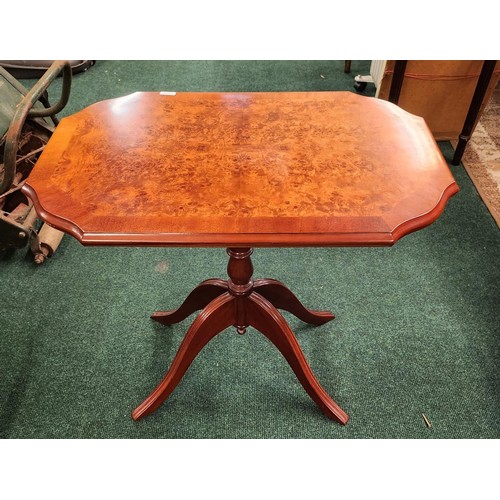 195 - SNAP TOP SIDE TABLE - BURR WALNUT STYLE FINISH TO TOP ON QUATREFOIL BASE