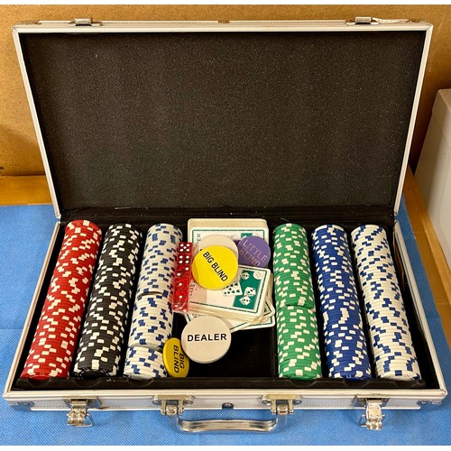 239 - POKER SET IN CARRY CASE