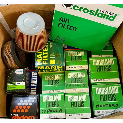 252 - VINTAGE CROSLAND FILTERS -BOXED CROSLAND AIR FILTERS -APPROX 15 MARLED 'COROLLA, MONTEGO ETC.'