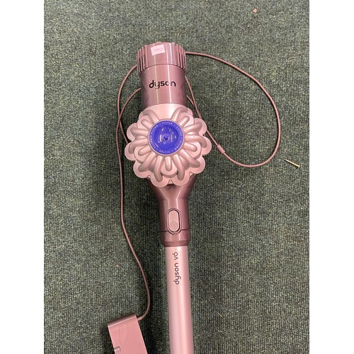 313 - DYSON V6 STICK VACUUM CLEANER, WALL MOUNT CHARGER AND SOME ACCESSORIES
Battery fault not holding cha... 