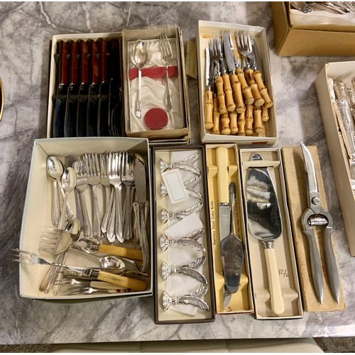 209 - MISCELLANEOUS BOXED CUTLERY - INCL MEAT SHEARS (B), CAKE SERVERS(B), BAMBOO HANDLED KNIVES & FORKS, ... 