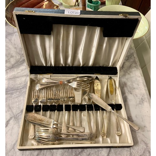 206 - A CASED CANTEEN OF CUTLERY