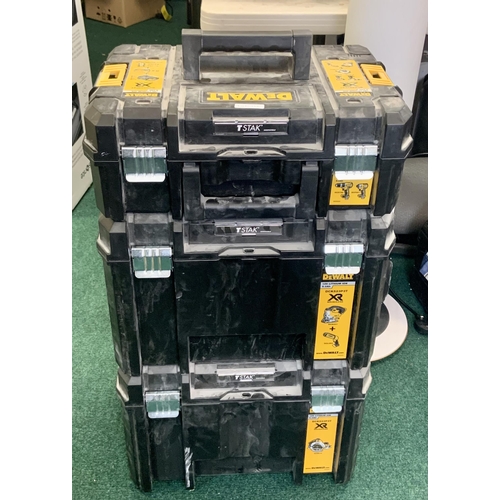 116 - DEWALT DCK523P3T -5 PIECE TOOL KIT - WITH 3 BATTERIES -2X WITH FAULT, 1 WORKING - SIGNS OF USE