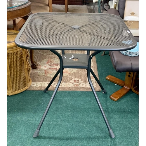 148 - GARDEN METAL CAF� TABLE