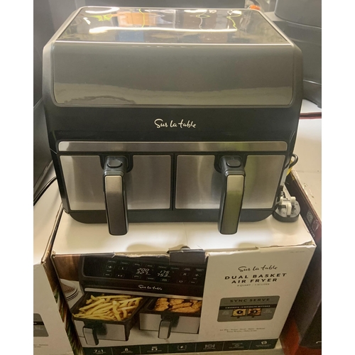 67 - BOXED SUR LA TABLE DUAL BASKET DIGITAL AIR FRYER 7.57 LTR