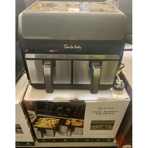 69 - BOXED SUR LA TABLE DUAL BASKET DIGITAL AIR FRYER 7.57 LTR