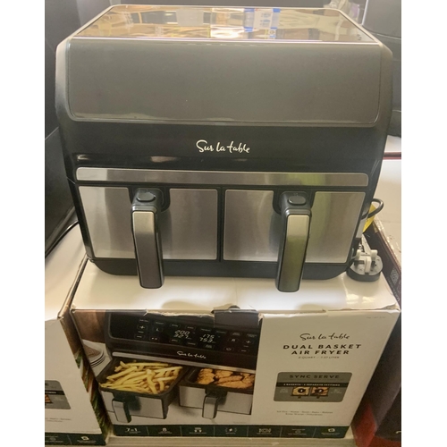 70 - BOXED SUR LA TABLE DUAL BASKET DIGITAL AIR FRYER 7.57 LTR