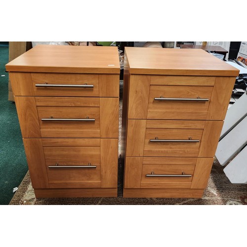 212 - 2X BEECH OFFICE THREE DRAWER CABINETS (ONE THREE DRAWERS AND ONE WITH ONE DRAWER, ONE FILING CABINET... 