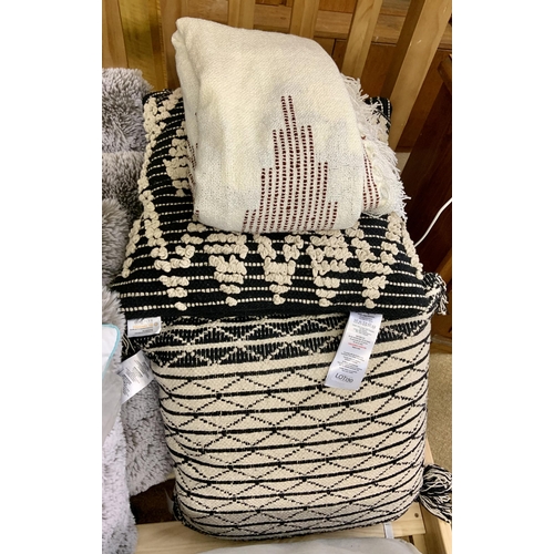 190 - SET OF 4 ARLEE HOME FASHIONS DECORATIVE CUSHIONS 45CM BY 45CM TOGETHER WITH A DECORATIVE THROW