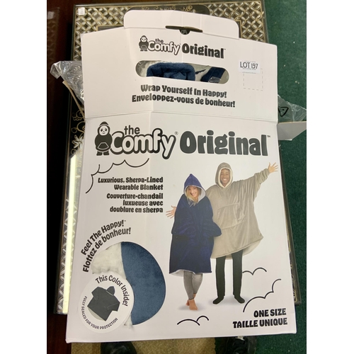 197 - BOXED THE COMFY ORIGINAL WEARABLE BLANKET - NAVY