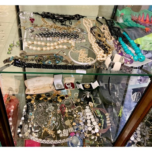373 - 2 X SHELVES OF COSTUME JEWELLERY INC. NECKLACES, BROOCHES, EARRINGS, CHAINS, BRACELETS ETC. - VERY L... 