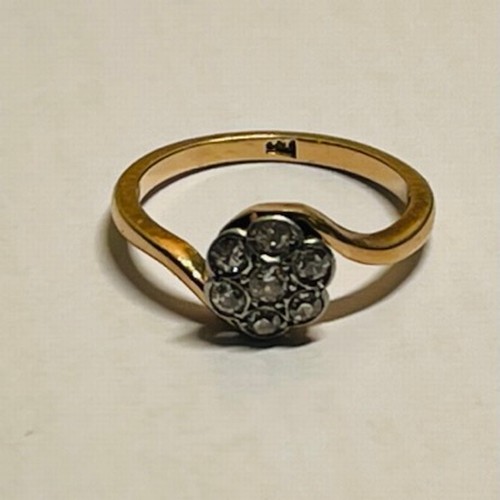 379 - 18CT YELLOW GOLD & DIAMOND FLORET CLUSTER RING - OLD CUT CENTRAL STONE SURROUNDED BY SIX (6) SMALLER... 